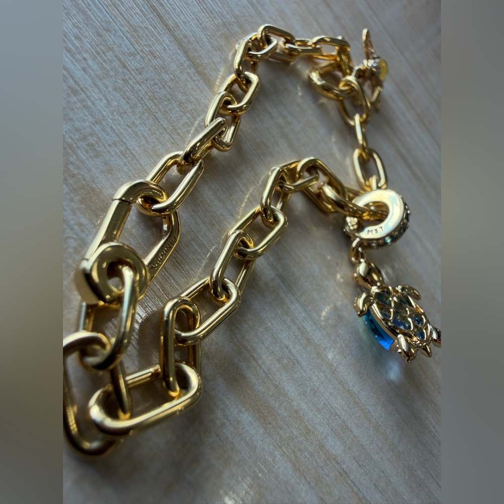 ✨ Authentic Pandora 8” Gold Link Charm Bracelet w/ Bee & Turtle Charms 💛 - Picture 4 of 15